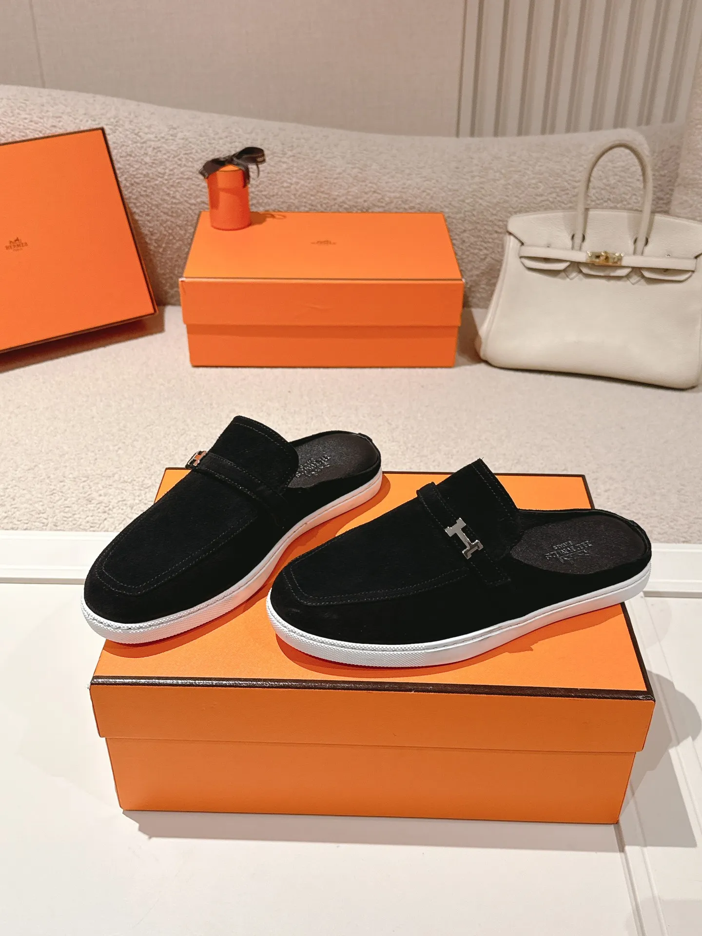 Men's men's shoes 💰560💰 Hermes 25ss new autumn and winter loafers, British retro design, classic and durable! Original reverse mold last, the ultimate 1:1 shape. Fabric: Cow suede/calfskin Lining: Imported sheepskin lining Outsole: Open-molded rubber sole Size: 35-45